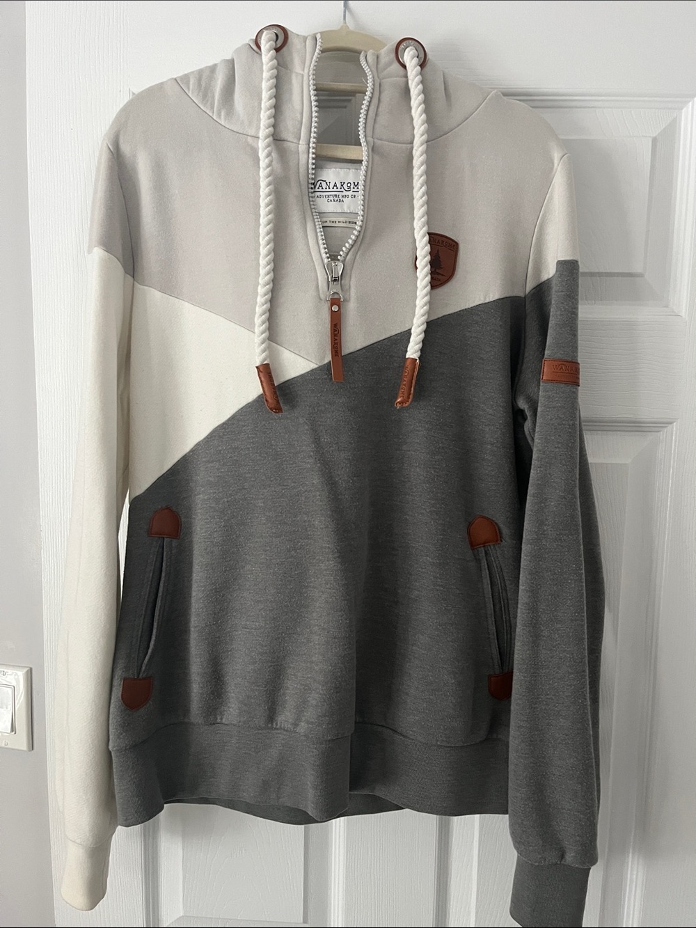 Wanakome Roxy Capri Tri-Tone Hooded Sweatshirt in Gray, White & Light grey